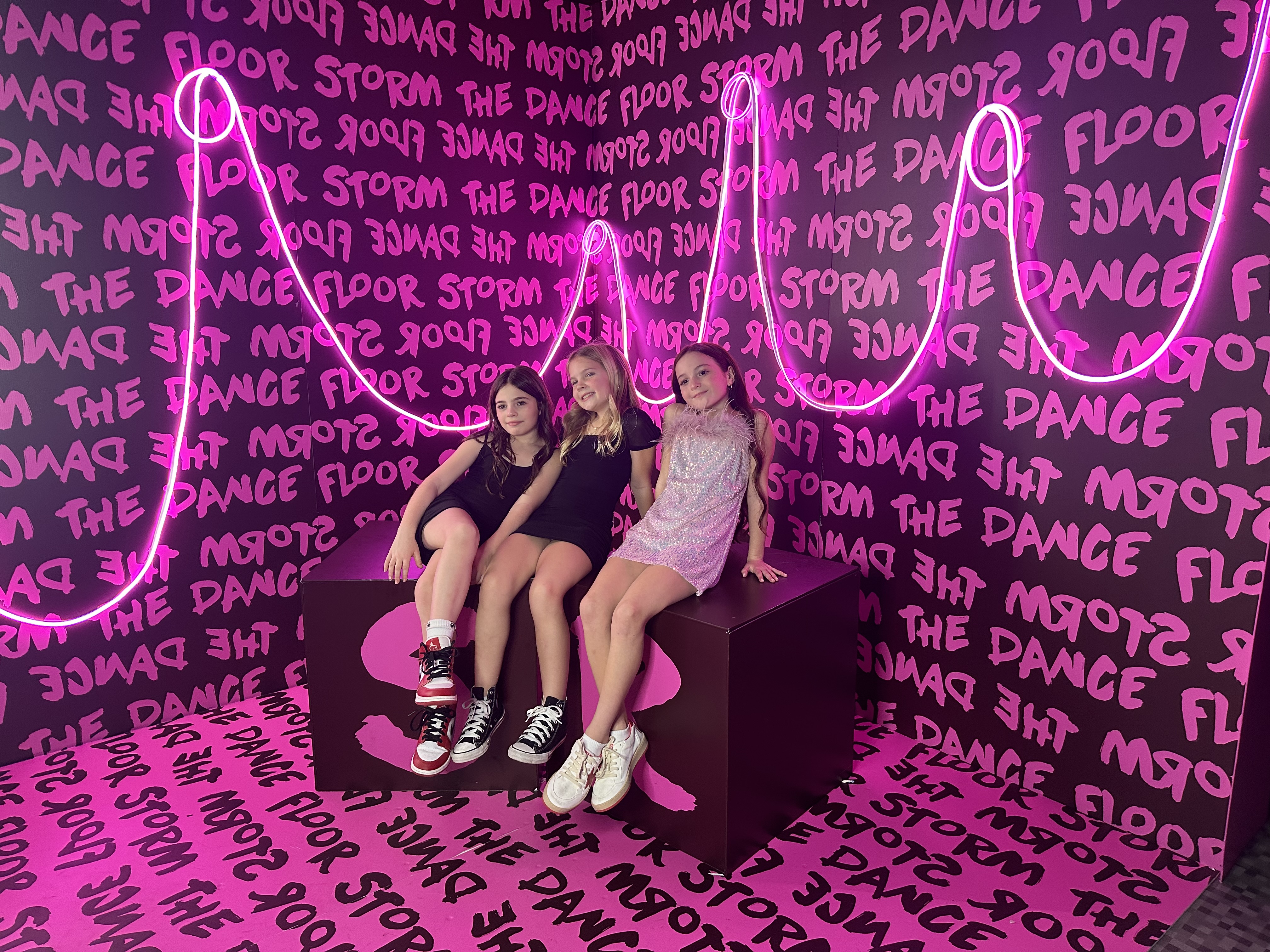 L Shaped Immersive Photo Room